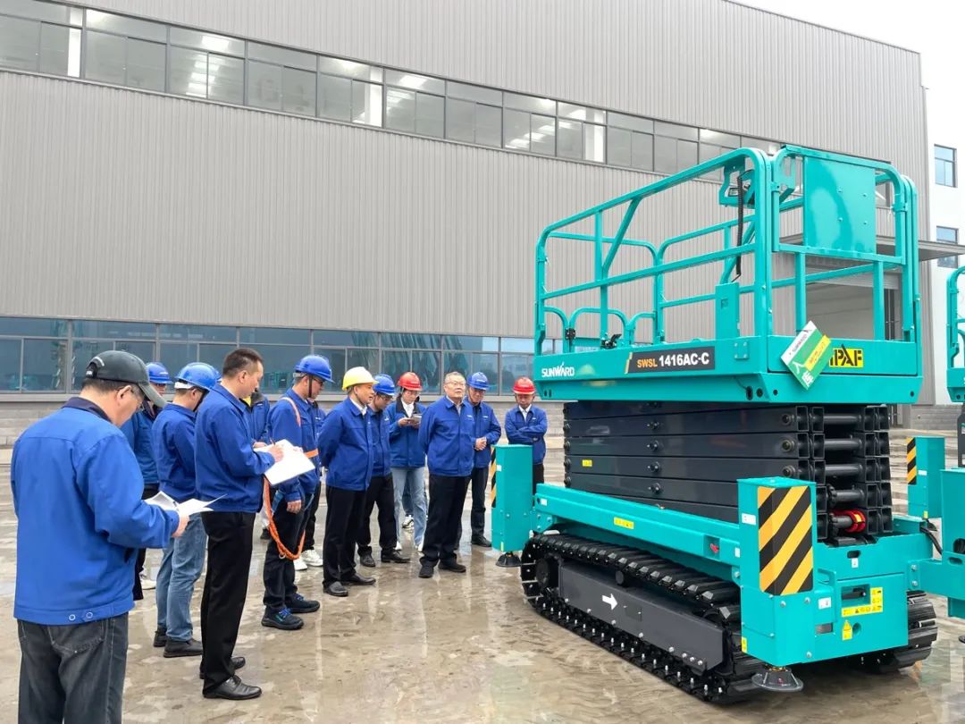 出廠即“出道”！山河智能首款履帶剪叉式高空作業(yè)平臺(tái)批量上市