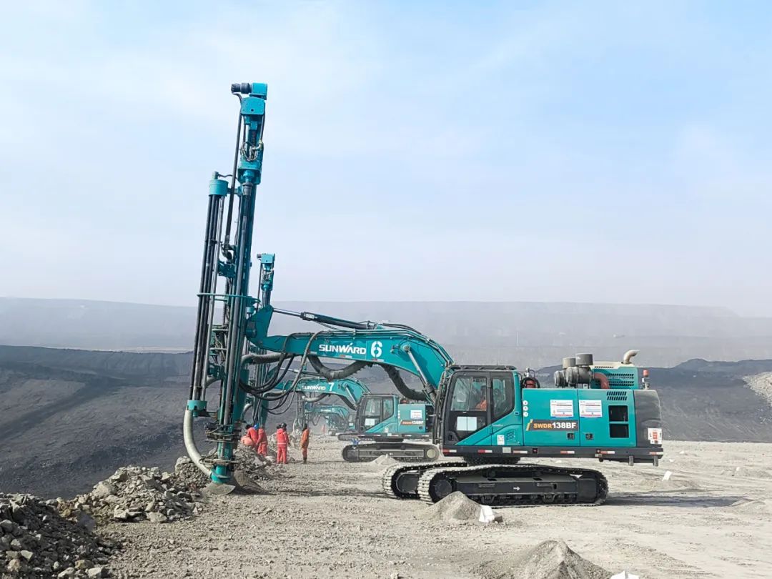 “綠色智能礦山建設(shè)專家”！山河智能全新一代切削潛孔一體式鉆機(jī)重拳出擊