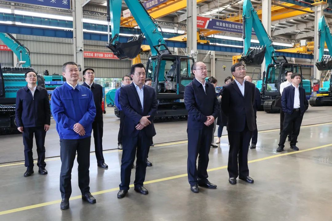 人社部黨組成員、副部長(zhǎng)俞家棟考察調(diào)研山河智能