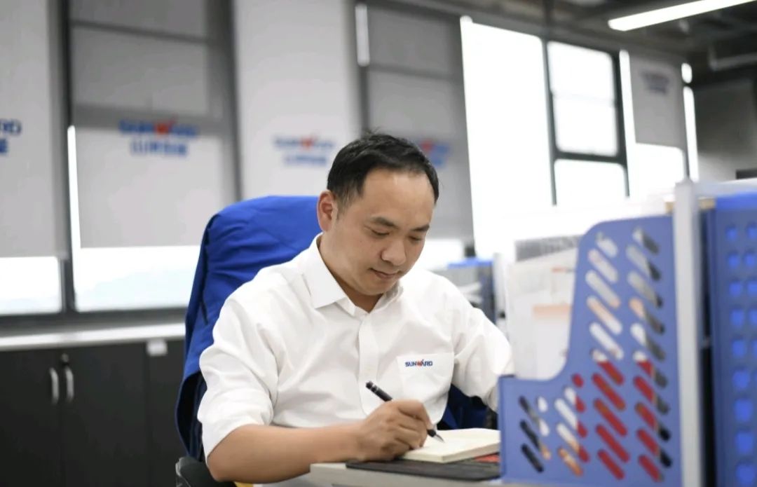 長沙市召開慶?！拔逡弧眹H勞動節(jié)大會，山河智能1個人1集體獲表彰！