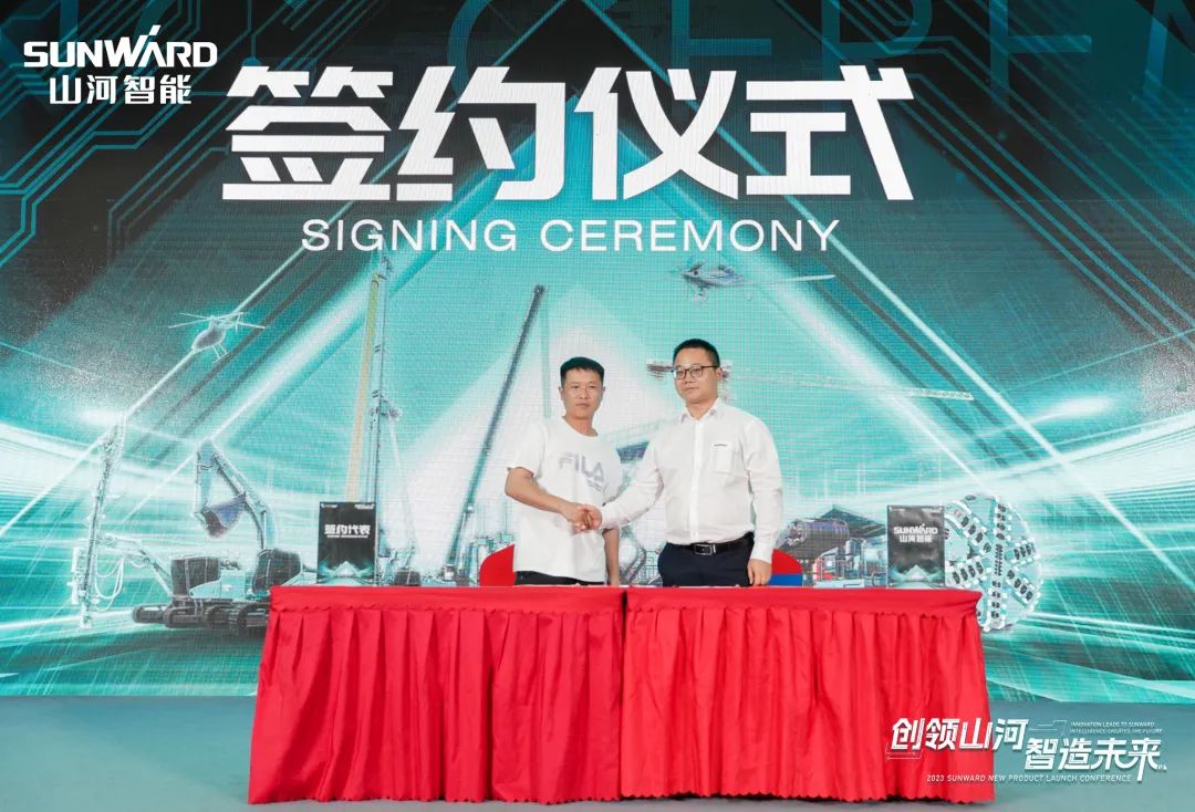 聚焦電動(dòng)化、智能化！山河智能全系列高空機(jī)械產(chǎn)品亮相長(zhǎng)沙展