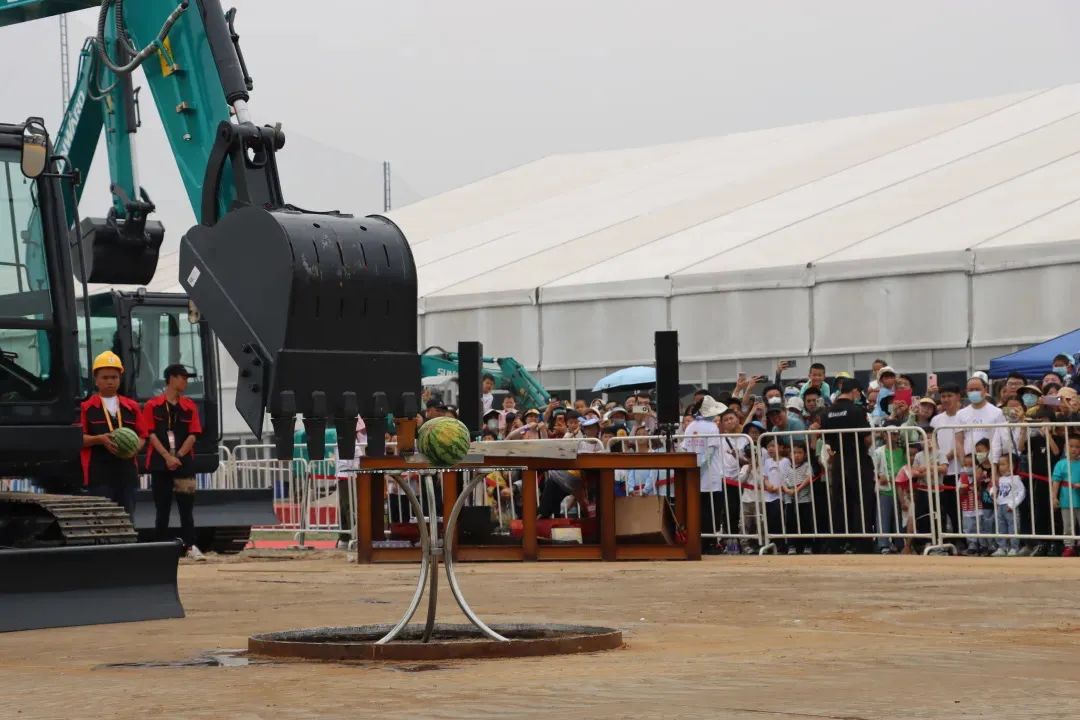 精品出擊、互動(dòng)不斷！山河智能F系列挖掘機(jī)閃耀長沙展