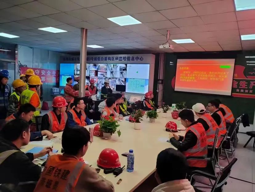 最新進(jìn)展！中鐵山河深圳地鐵3號(hào)線低-白盾構(gòu)區(qū)間左線順利貫通