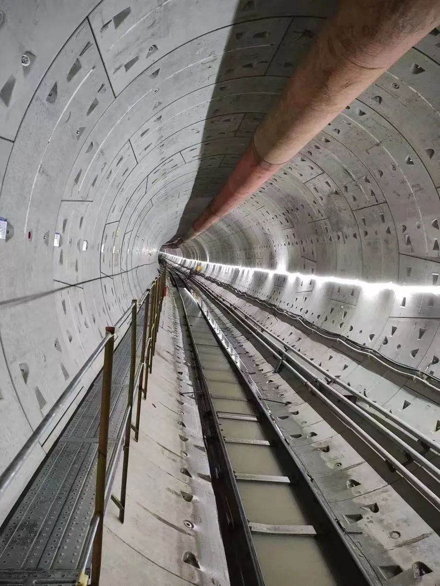 最新進(jìn)展！中鐵山河深圳地鐵3號(hào)線低-白盾構(gòu)區(qū)間左線順利貫通