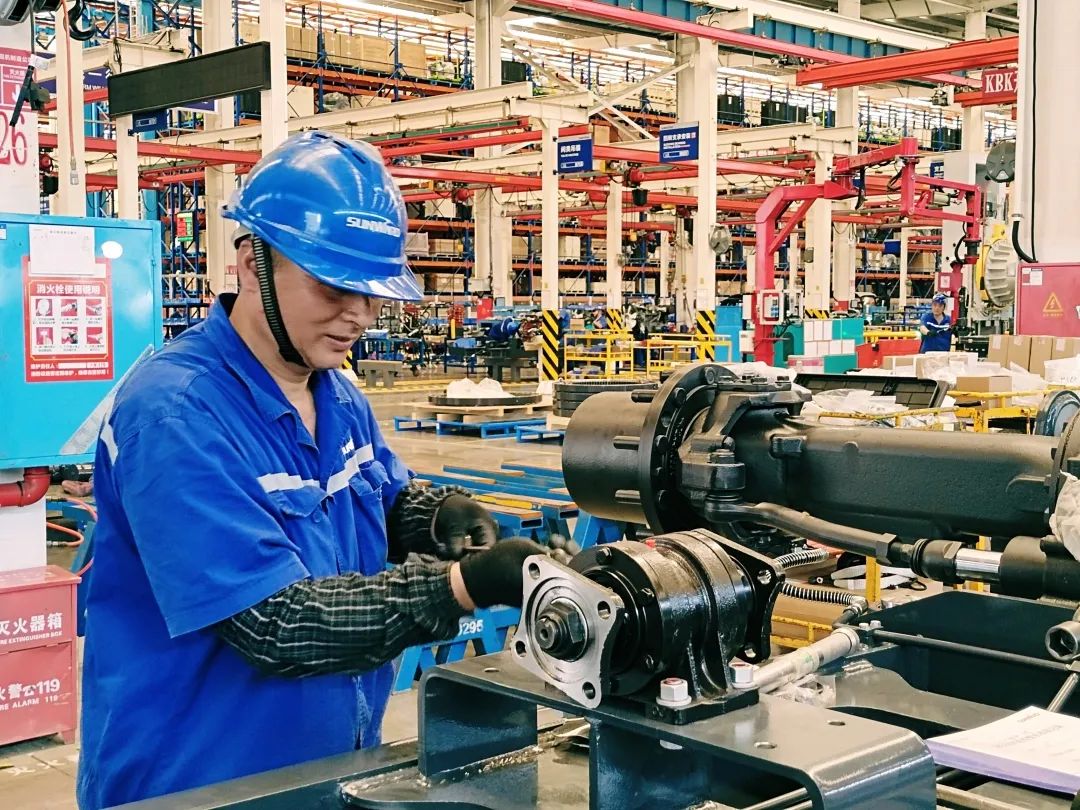 勞動光榮，創(chuàng)造偉大！記錄那些平凡且偉大的勞動瞬間