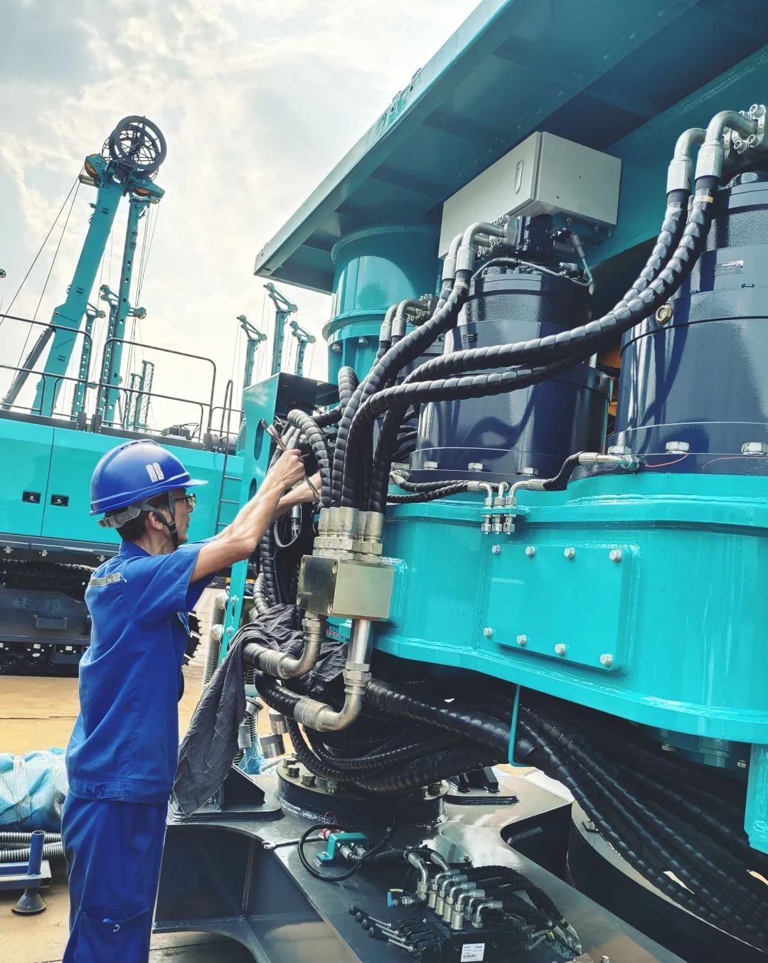 勞動光榮，創(chuàng)造偉大！記錄那些平凡且偉大的勞動瞬間