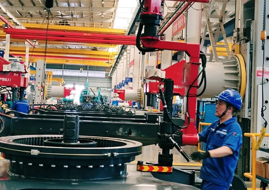 勞動光榮，創(chuàng)造偉大！記錄那些平凡且偉大的勞動瞬間