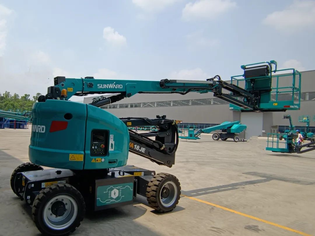 新能源家族再添“新丁”！山河智能三款電動(dòng)臂式高空作業(yè)平臺(tái)齊下線