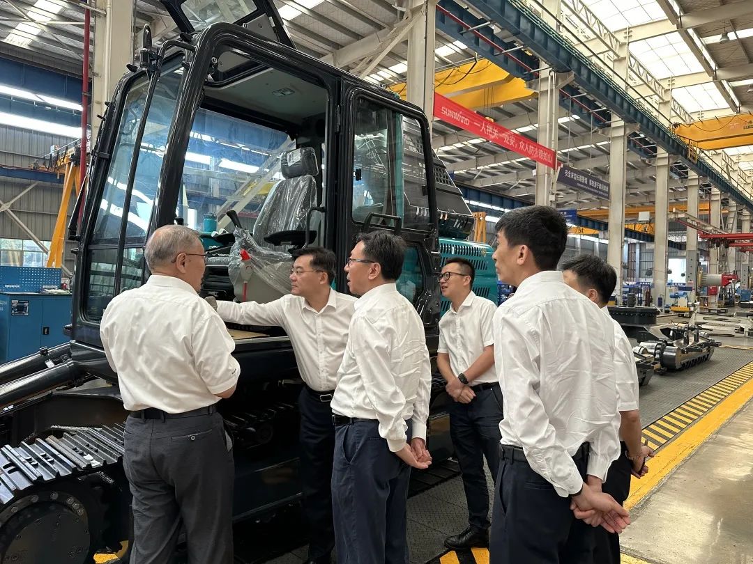 中國(guó)聯(lián)通集團(tuán)副總經(jīng)理梁寶俊到訪(fǎng)山河智能