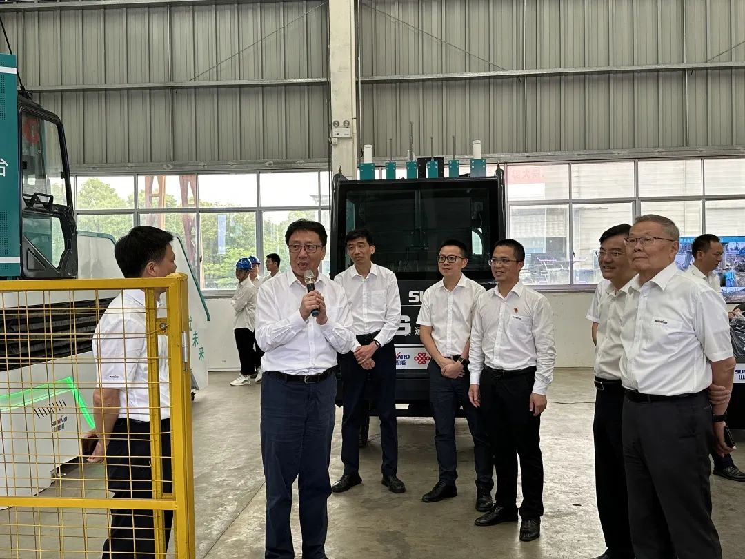 中國(guó)聯(lián)通集團(tuán)副總經(jīng)理梁寶俊到訪(fǎng)山河智能