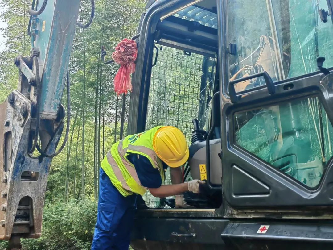 品質(zhì)山河，用心服務(wù)！山河智能挖掘機2023年服務(wù)萬里行正式出征