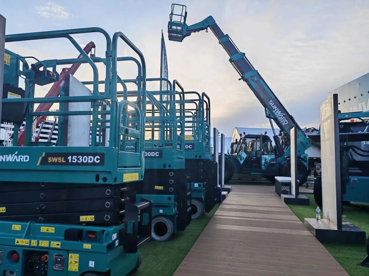 海外銷售同比增長超200%！山河智能高空機(jī)械闊步“出?！? /></span></span>
</p>
<p style=