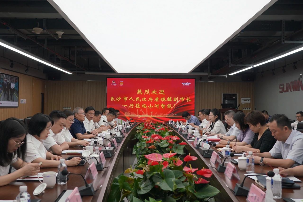 長沙市人民政府副市長、市工商聯主席康鎮(zhèn)麟調研山河智能