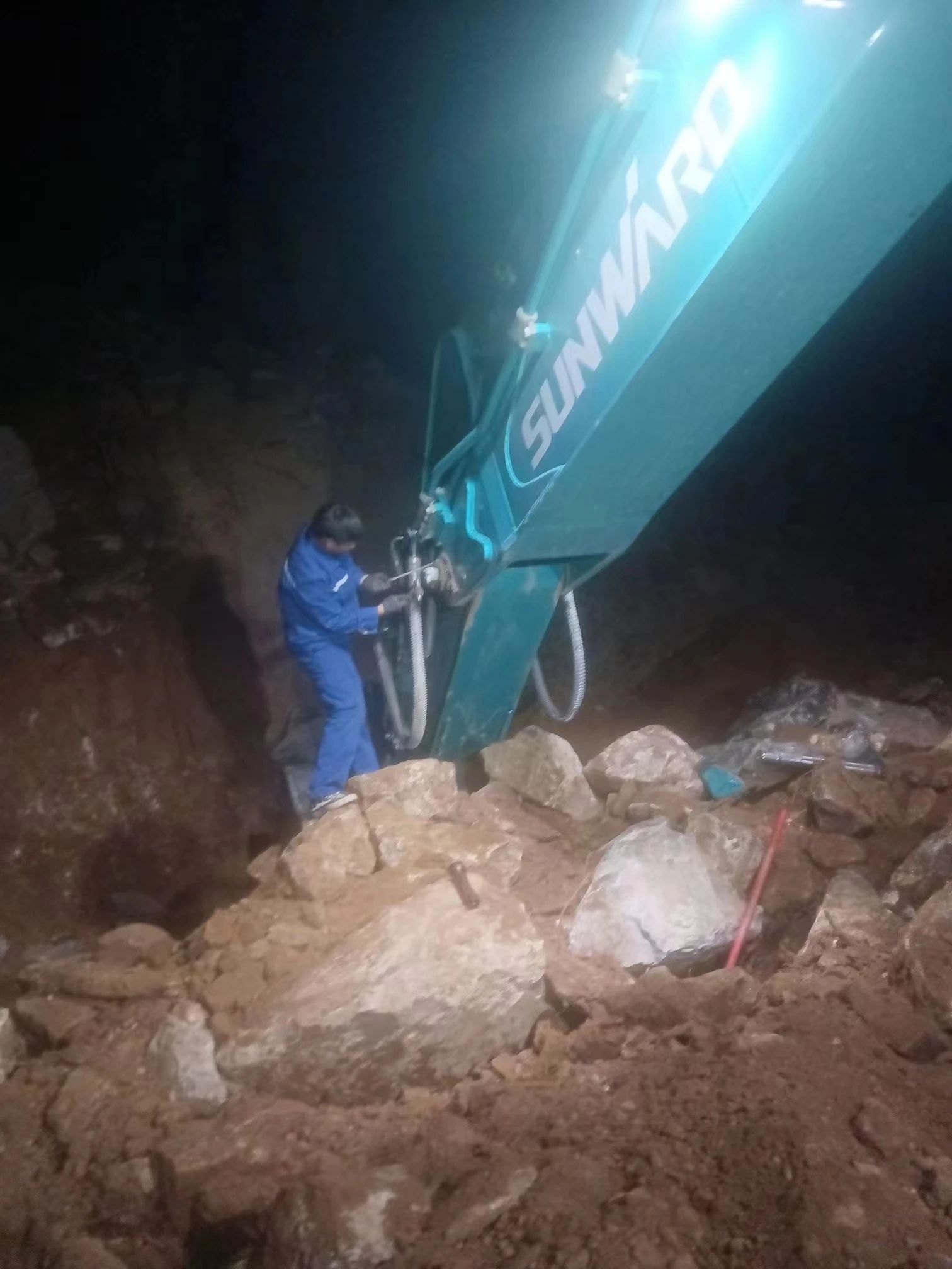 一線“熱”聞 | 專業(yè)售后，用心服務！山河智能挖掘機服務萬里行一直在路上