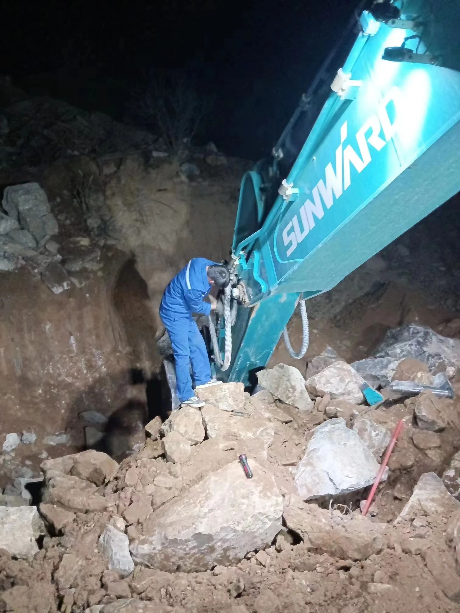 一線“熱”聞 | 專業(yè)售后，用心服務！山河智能挖掘機服務萬里行一直在路上