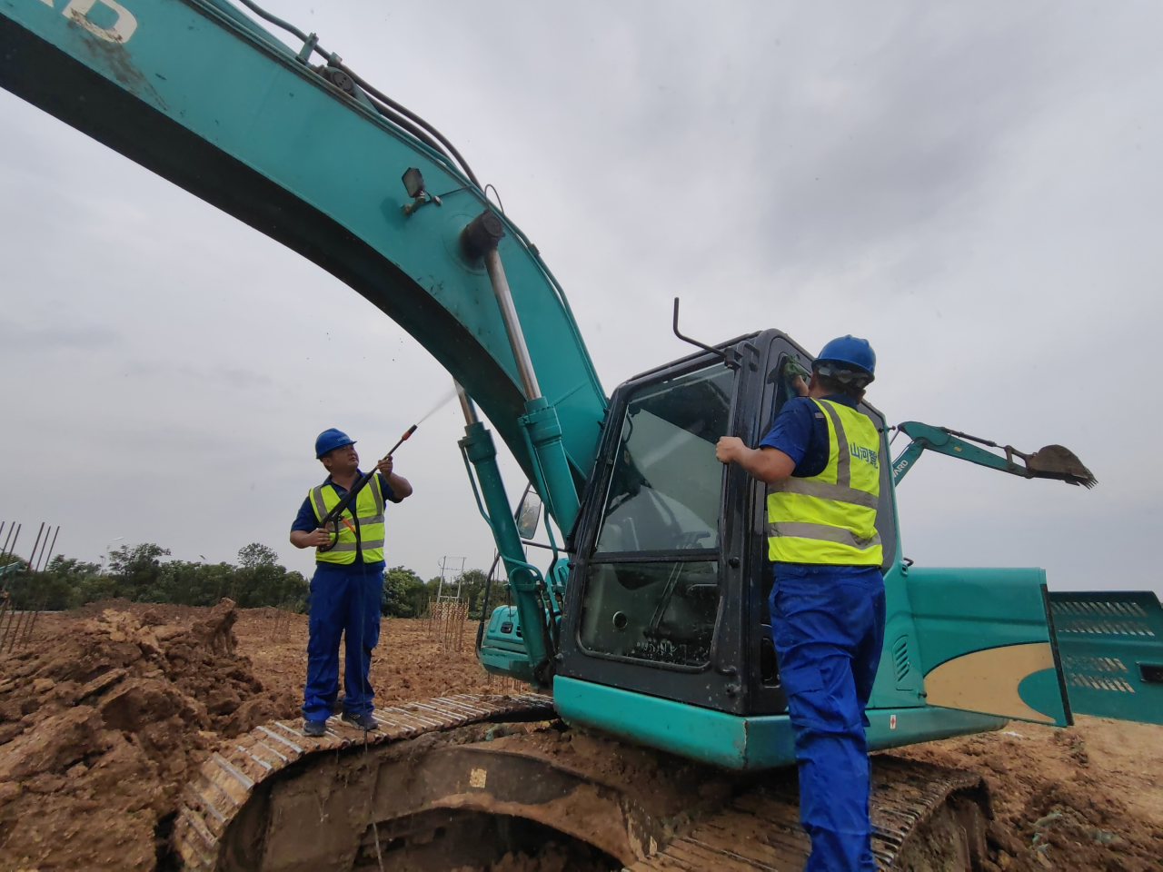 一線“熱”聞 | 專業(yè)售后，用心服務！山河智能挖掘機服務萬里行一直在路上