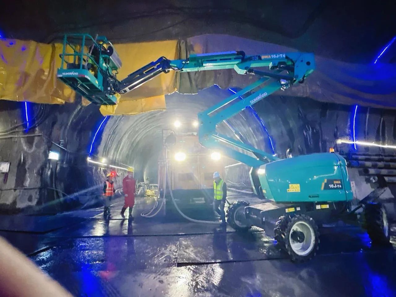 不懼高海拔挑戰(zhàn)！山河智能高空機械實力助建川藏鐵路