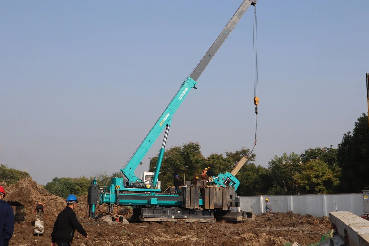 “山河綠”閃耀西子湖畔！山河智能ZYJ300X斜樁壓樁機強勢來襲