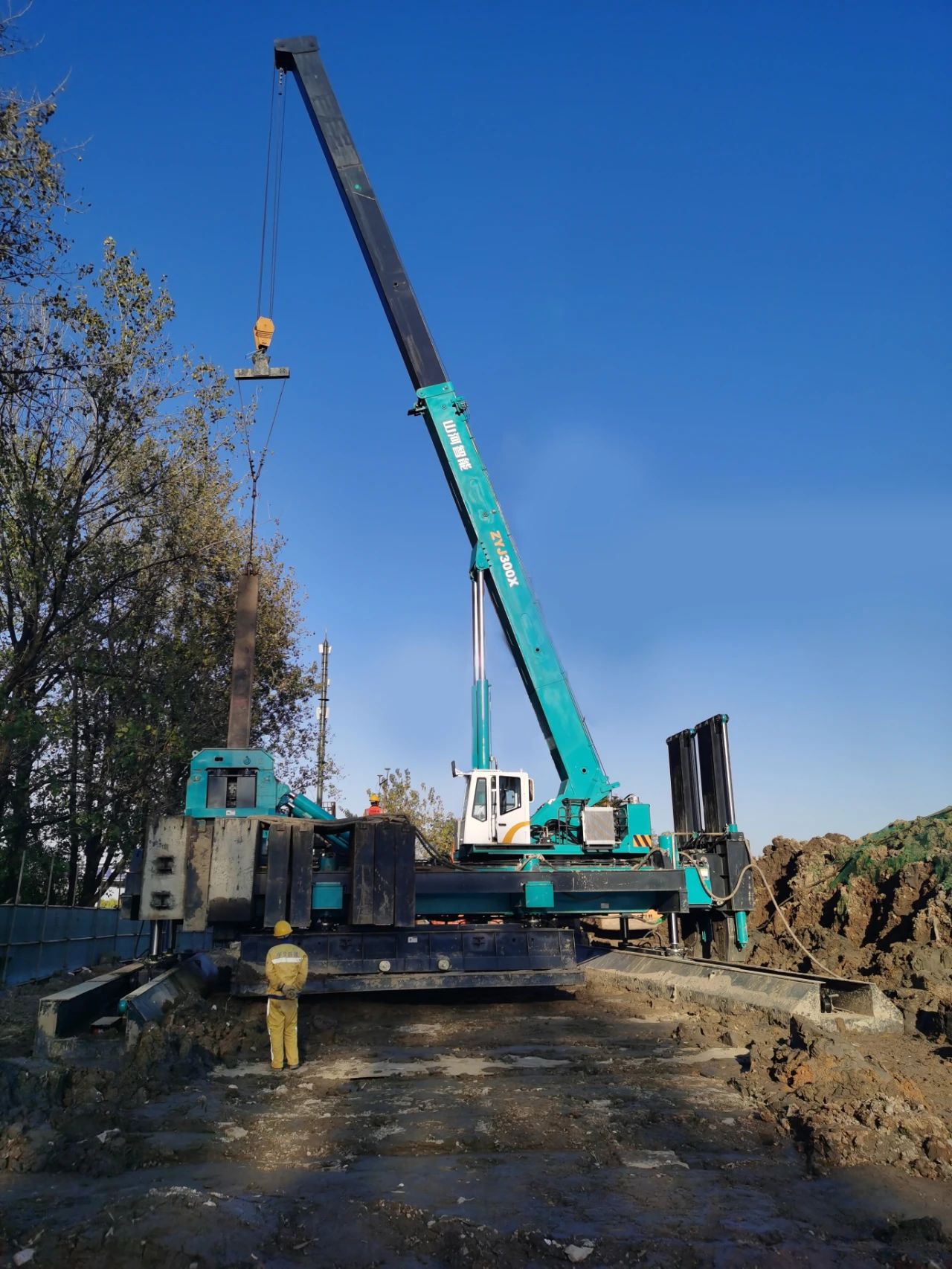 “山河綠”閃耀西子湖畔！山河智能ZYJ300X斜樁壓樁機強勢來襲