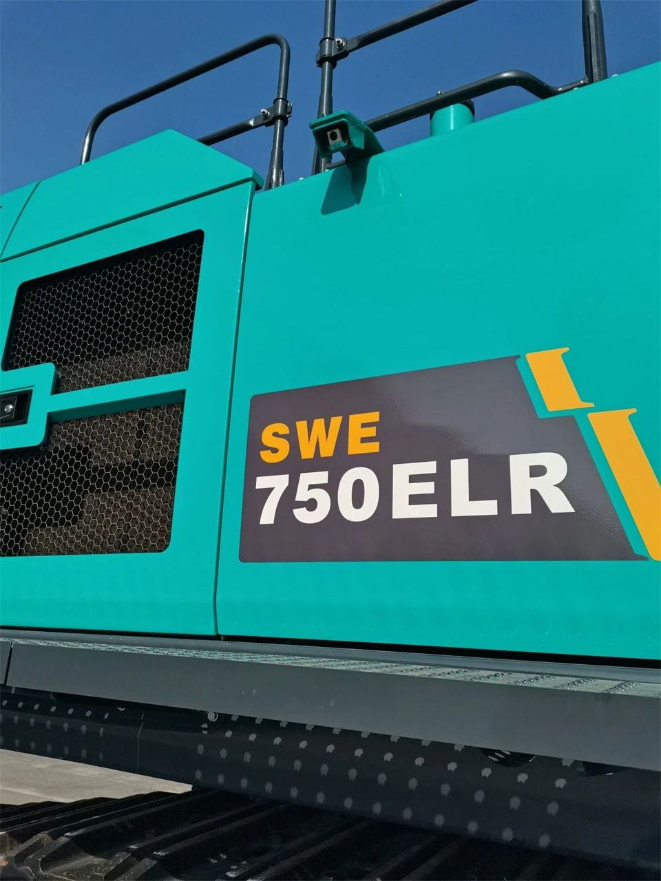 定制開(kāi)發(fā)、功能更強(qiáng)！山河智能SWE750ELR加長(zhǎng)臂液壓挖掘機(jī)下線交付