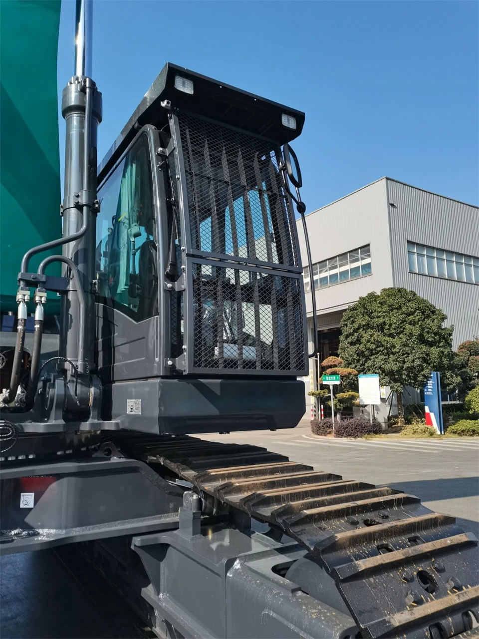 定制開(kāi)發(fā)、功能更強(qiáng)！山河智能SWE750ELR加長(zhǎng)臂液壓挖掘機(jī)下線交付