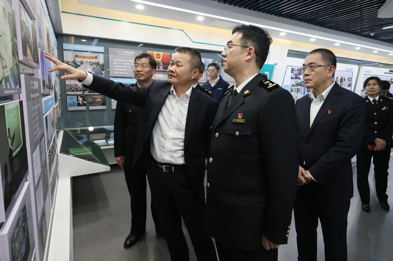 長沙海關黨委書記、關長沈大為調研山河智能