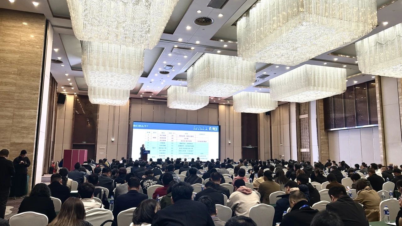 “爆品”來襲，簽單不斷！ 山河智能盛裝亮相第八屆全國高空作業(yè)平臺租賃大會