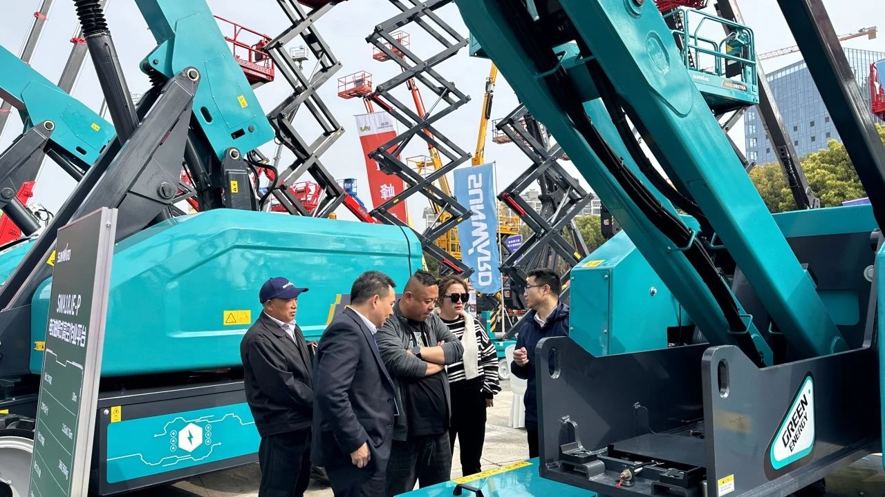 “爆品”來襲，簽單不斷！ 山河智能盛裝亮相第八屆全國高空作業(yè)平臺租賃大會