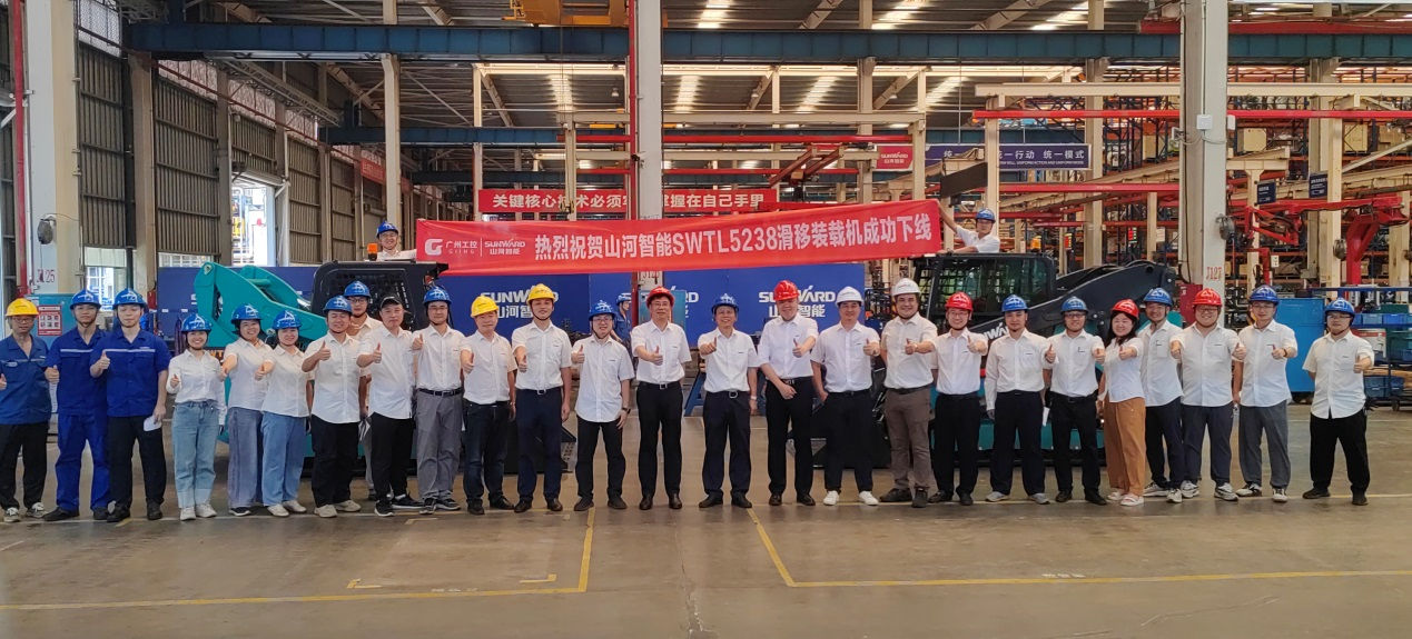 大馬力、高性能、高配置！您要的履帶式滑移裝載機(jī)下線啦！