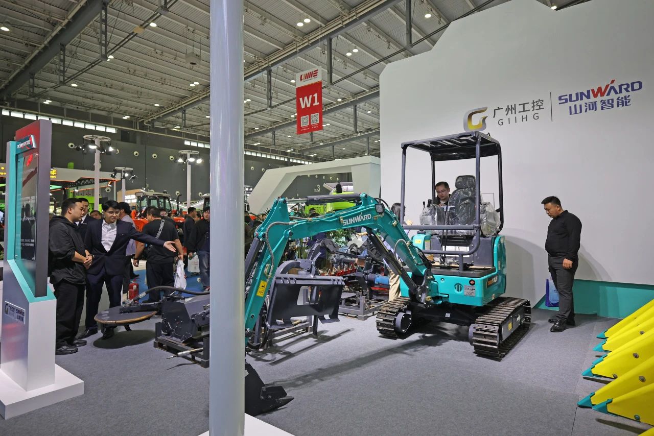 聚焦智能化、無人化！山河智能攜多款產(chǎn)品亮相2024中國國際農(nóng)業(yè)機(jī)械展