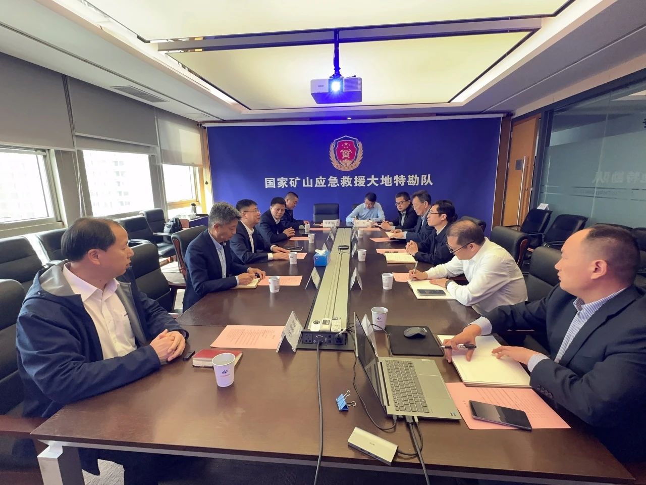 山河智能董事長付向東帶隊(duì)拜訪中煤地質(zhì)總局、大地特勘公司