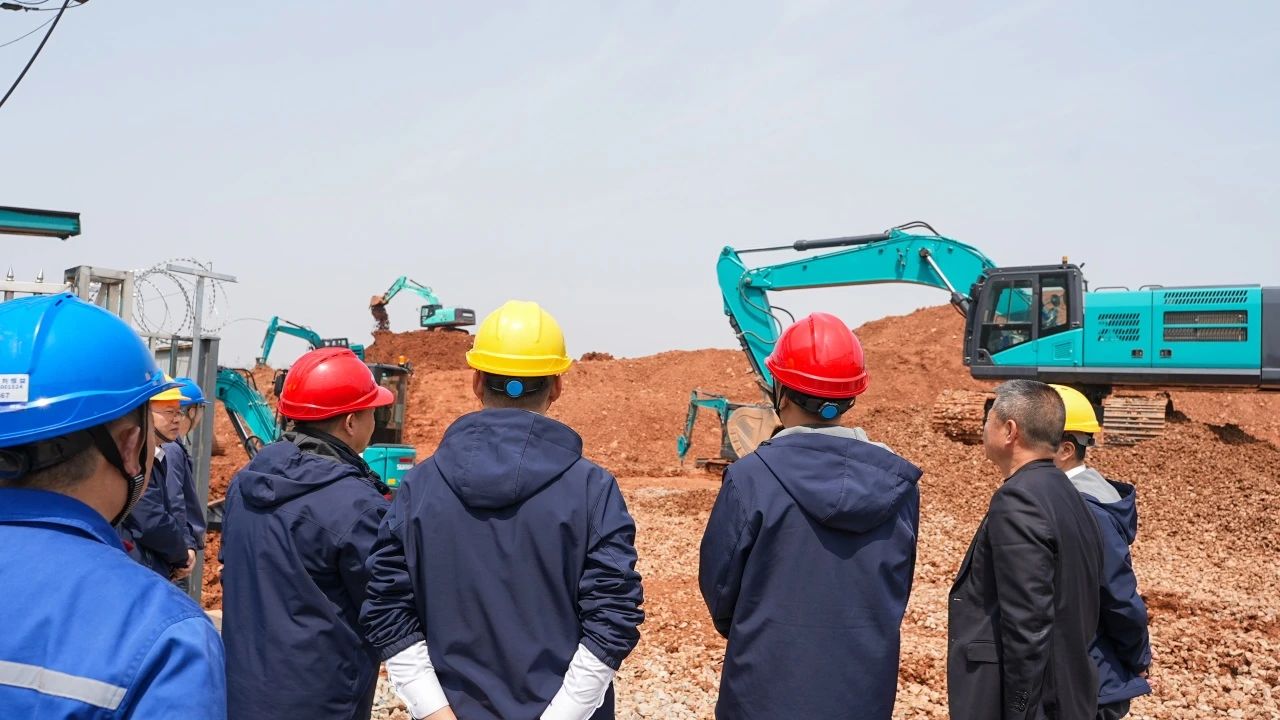 聚焦市場需求，山河智能三款精品工程液壓挖掘機成功下線