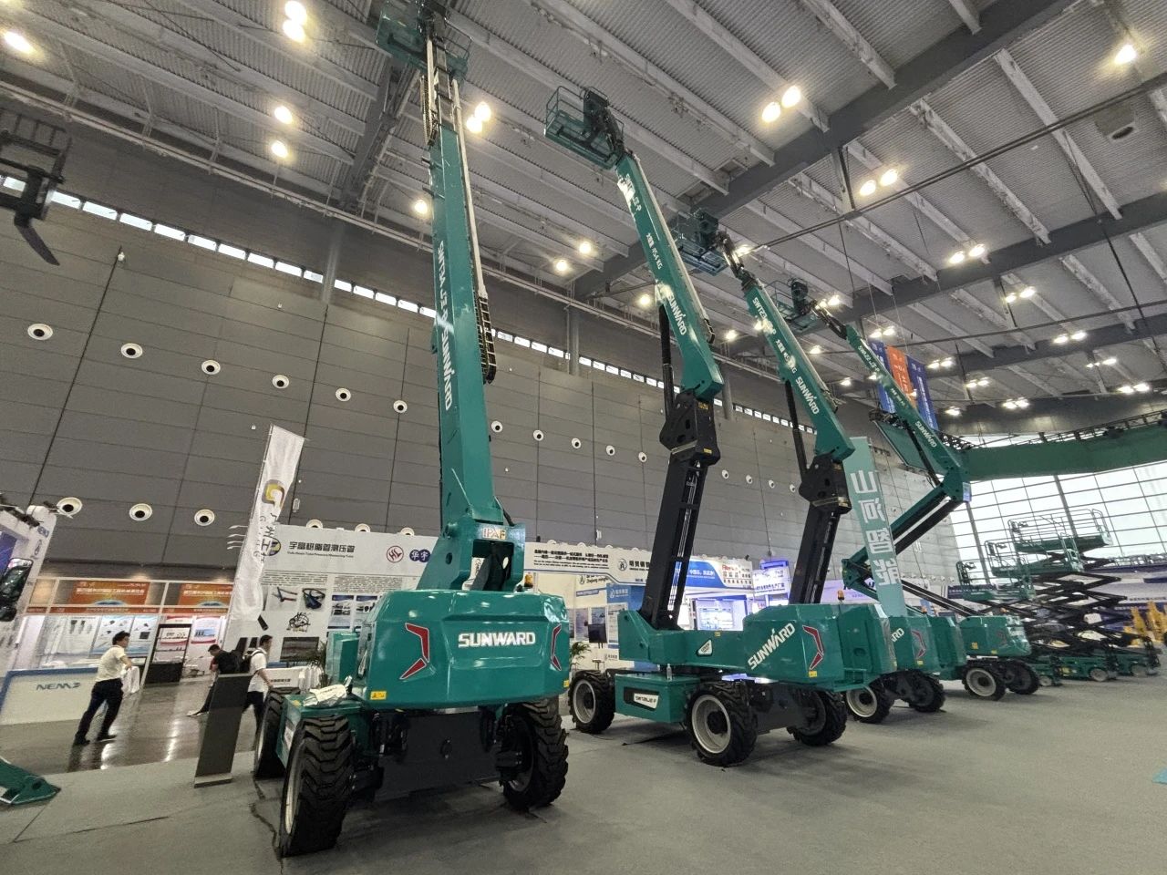 2025 CICEE | 山河智能SWT34JE-P電動(dòng)直臂式高空作業(yè)平臺(tái)重磅發(fā)布！