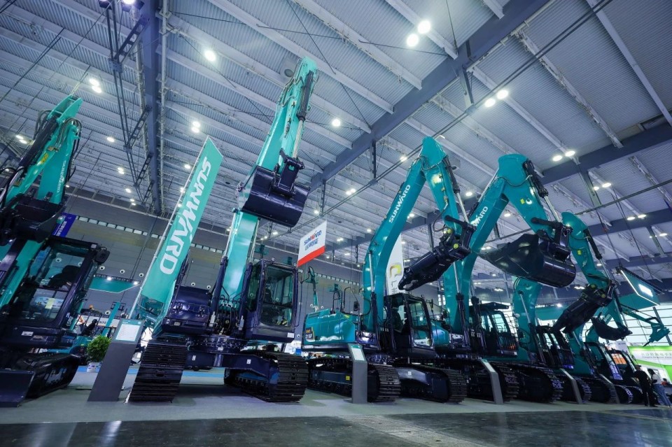 2025 CICEE | 從單一工具邁向多元化解決方案，山河智能呈現(xiàn)非凡挖掘機風(fēng)采