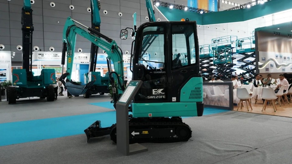 2025 CICEE | 從單一工具邁向多元化解決方案，山河智能呈現(xiàn)非凡挖掘機風(fēng)采