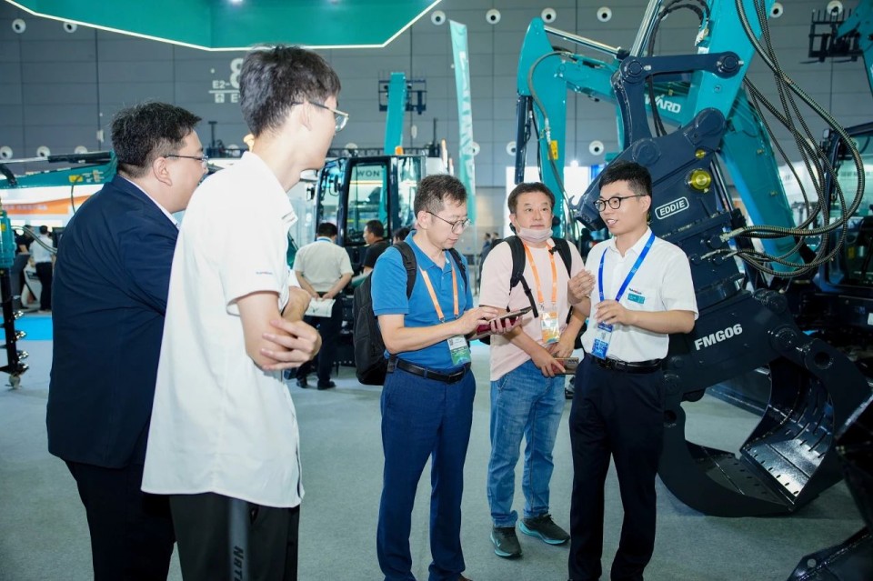 2025 CICEE | 從單一工具邁向多元化解決方案，山河智能呈現(xiàn)非凡挖掘機風(fēng)采