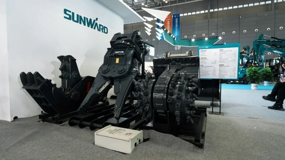 2025 CICEE | 從單一工具邁向多元化解決方案，山河智能呈現(xiàn)非凡挖掘機風(fēng)采