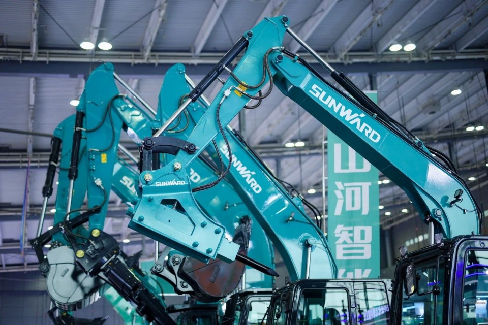 2025 CICEE | 從單一工具邁向多元化解決方案，山河智能呈現(xiàn)非凡挖掘機風(fēng)采