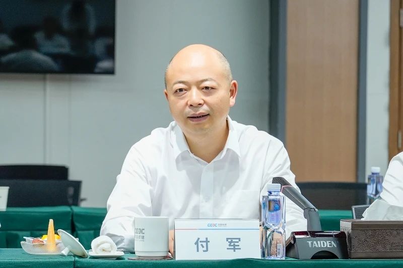 山河智能與易普力公司深化戰(zhàn)略合作，共筑混裝設(shè)備技術(shù)轉(zhuǎn)化新標(biāo)桿