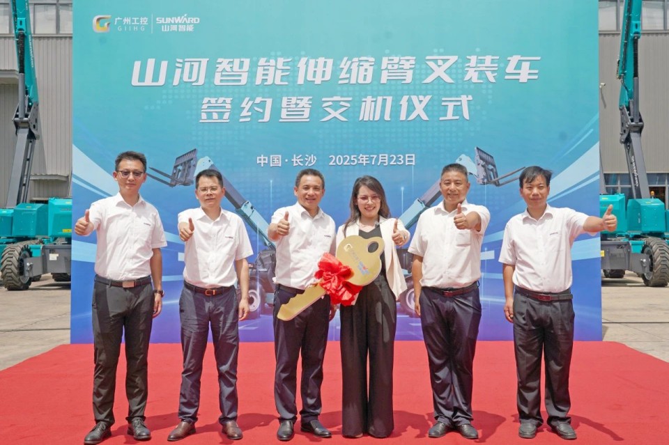 山河智能伸縮臂叉裝車批量交付，即將奔赴新一線