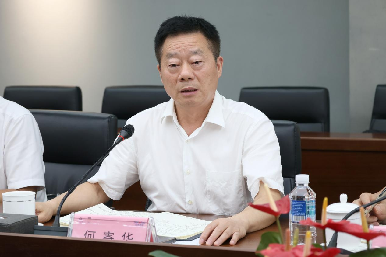 湖南省政協(xié)副主席、省工程機(jī)械產(chǎn)業(yè)鏈鏈長何寄華調(diào)研山河智能