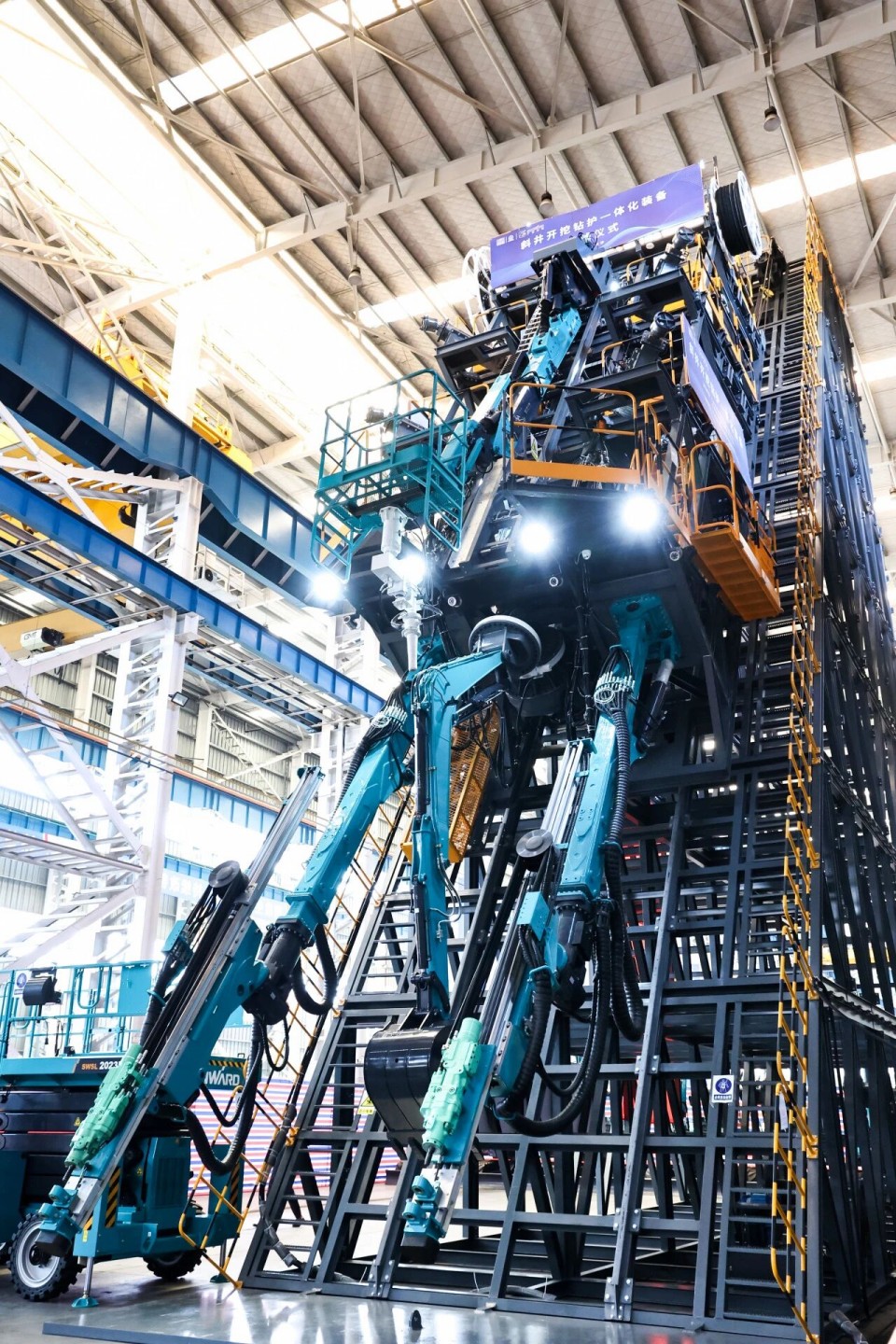 斜井開挖鉆護(hù)一體化裝備成功下線，實(shí)現(xiàn)地下工程裝備重大突破