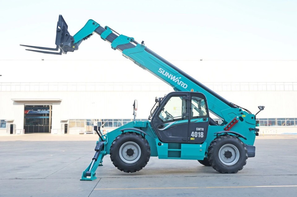 高端機型“雙箭齊發(fā)”！山河智能兩款伸縮臂叉裝車成功下線