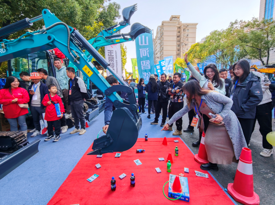 山河智能微挖“天團(tuán)”閃耀武漢，引領(lǐng)綠色施工潮流