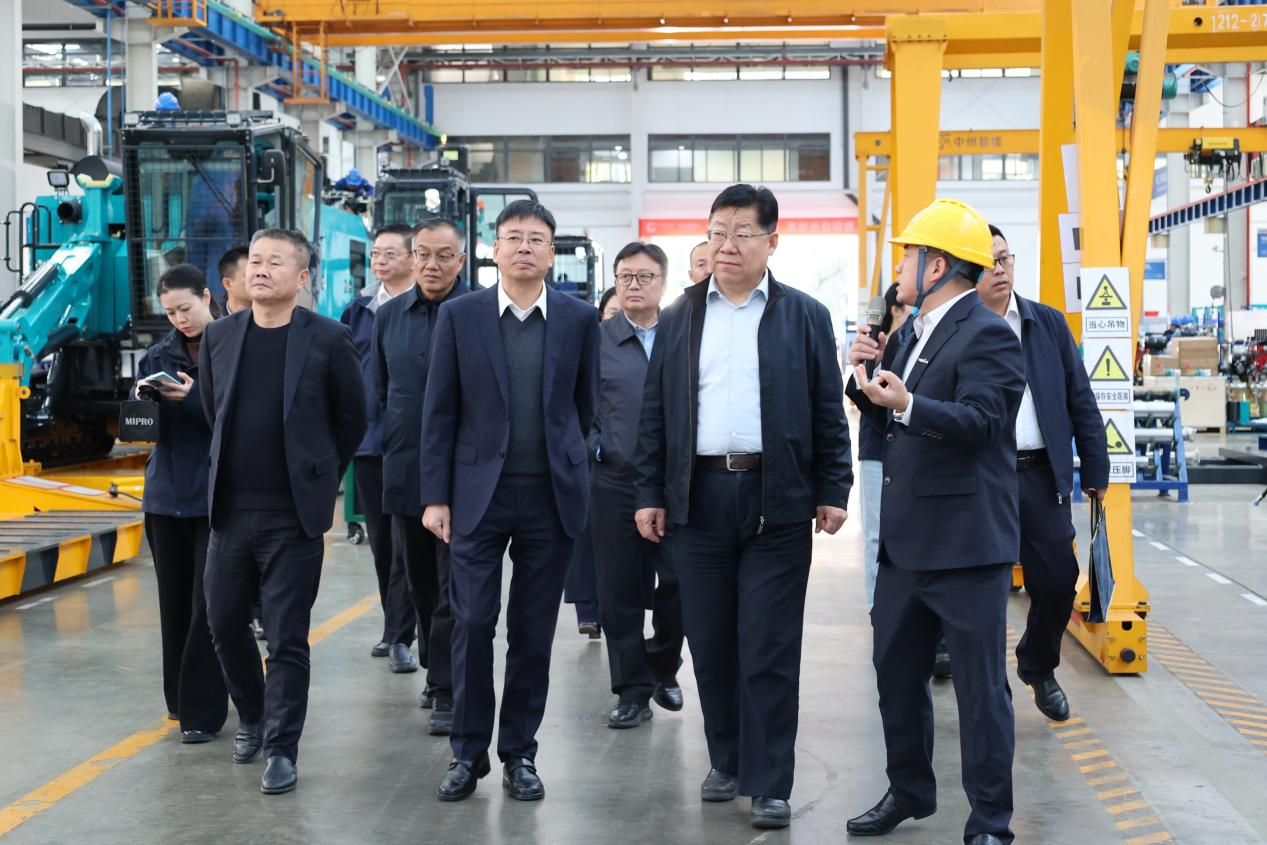 新礦投資集團(tuán)黨委書記、董事長王漠到訪山河智能