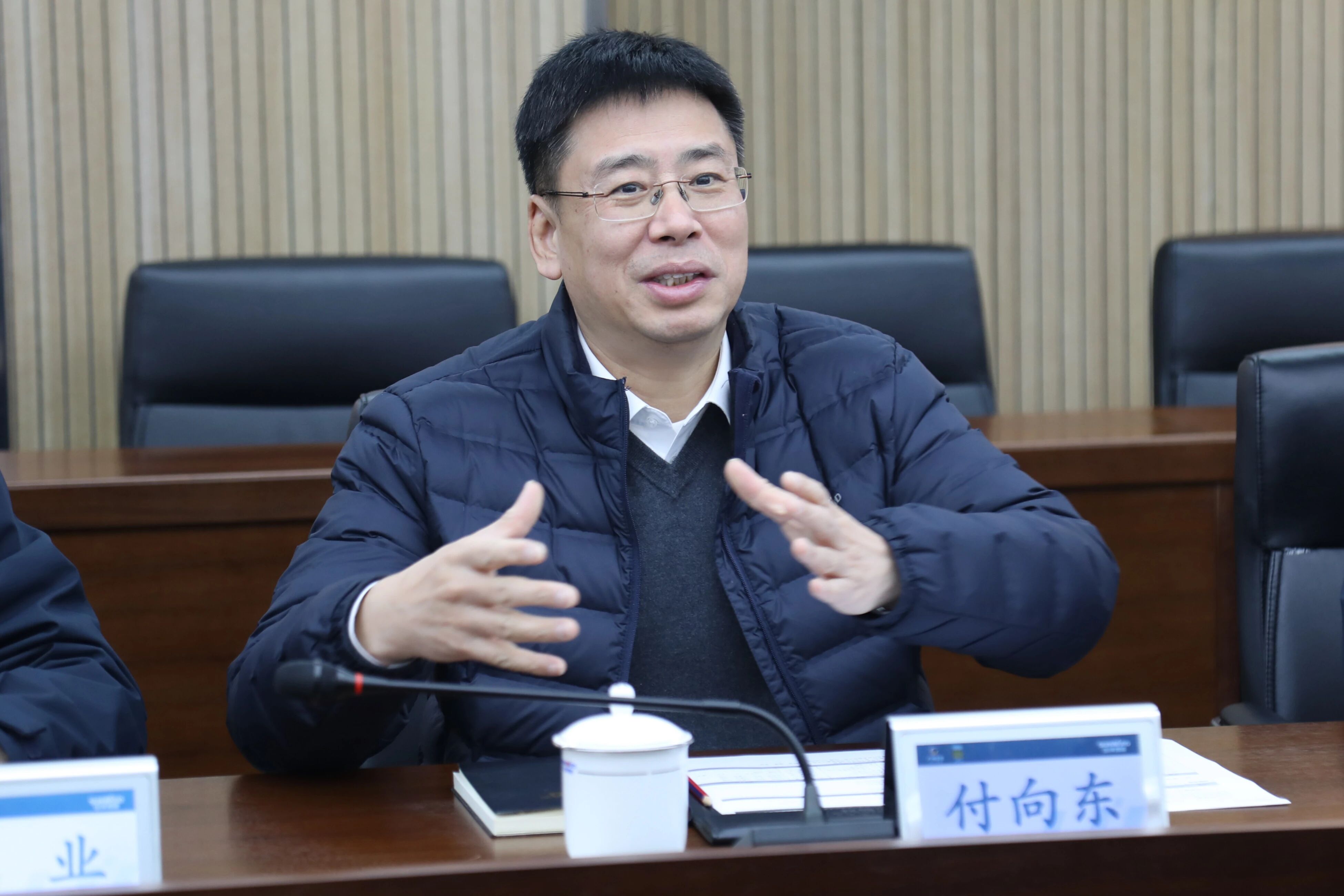 中國(guó)出口信用保險(xiǎn)公司湖南分公司負(fù)責(zé)人蔡旺到訪山河智能