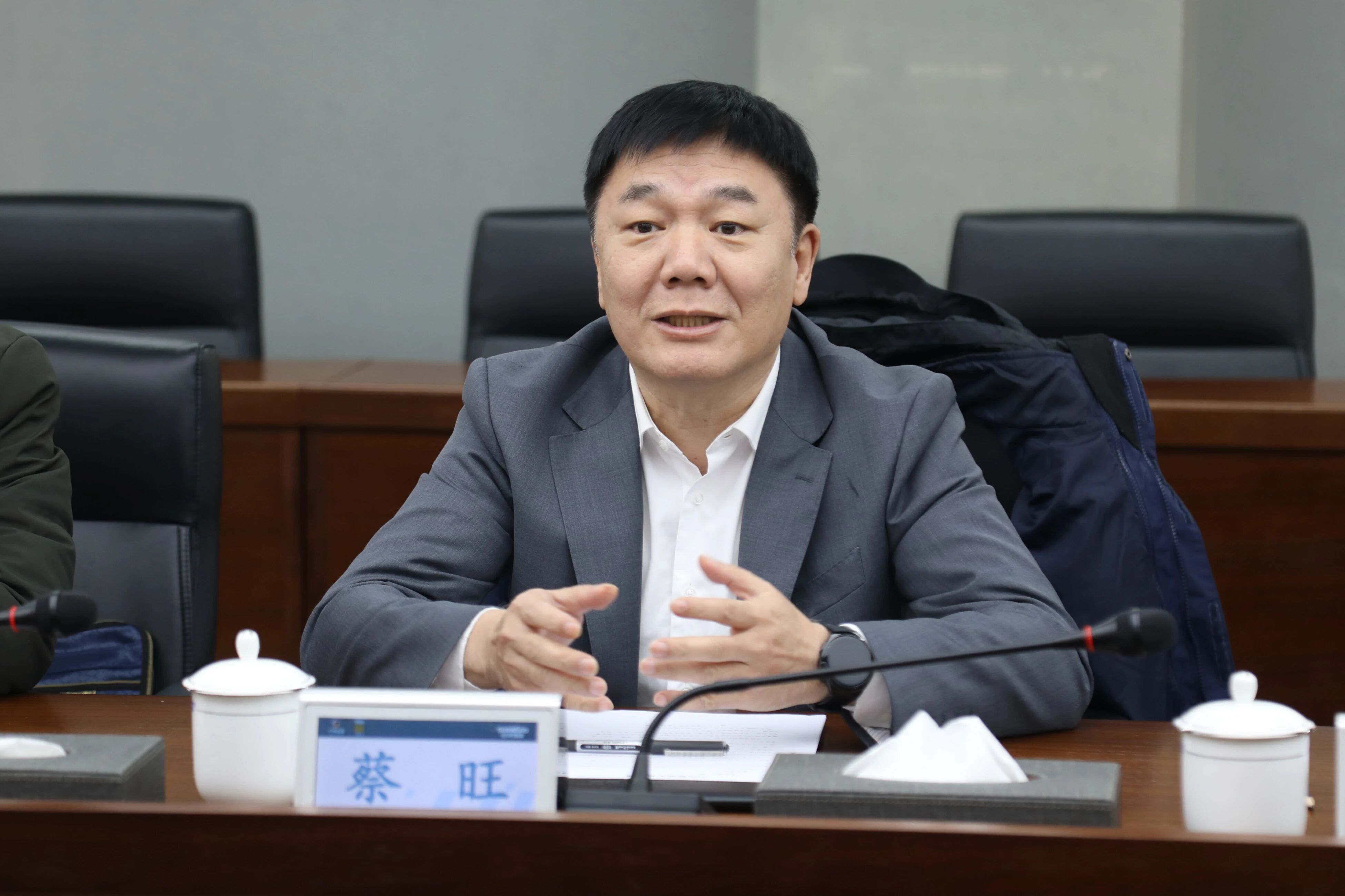 中國(guó)出口信用保險(xiǎn)公司湖南分公司負(fù)責(zé)人蔡旺到訪山河智能