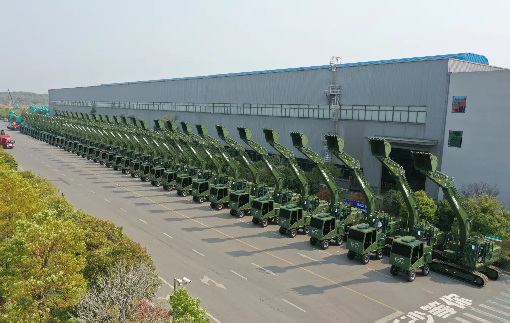 智能遙控挖掘機(jī)獲評(píng)湖南省制造業(yè)單項(xiàng)冠軍，彰顯山河智能創(chuàng)新實(shí)力