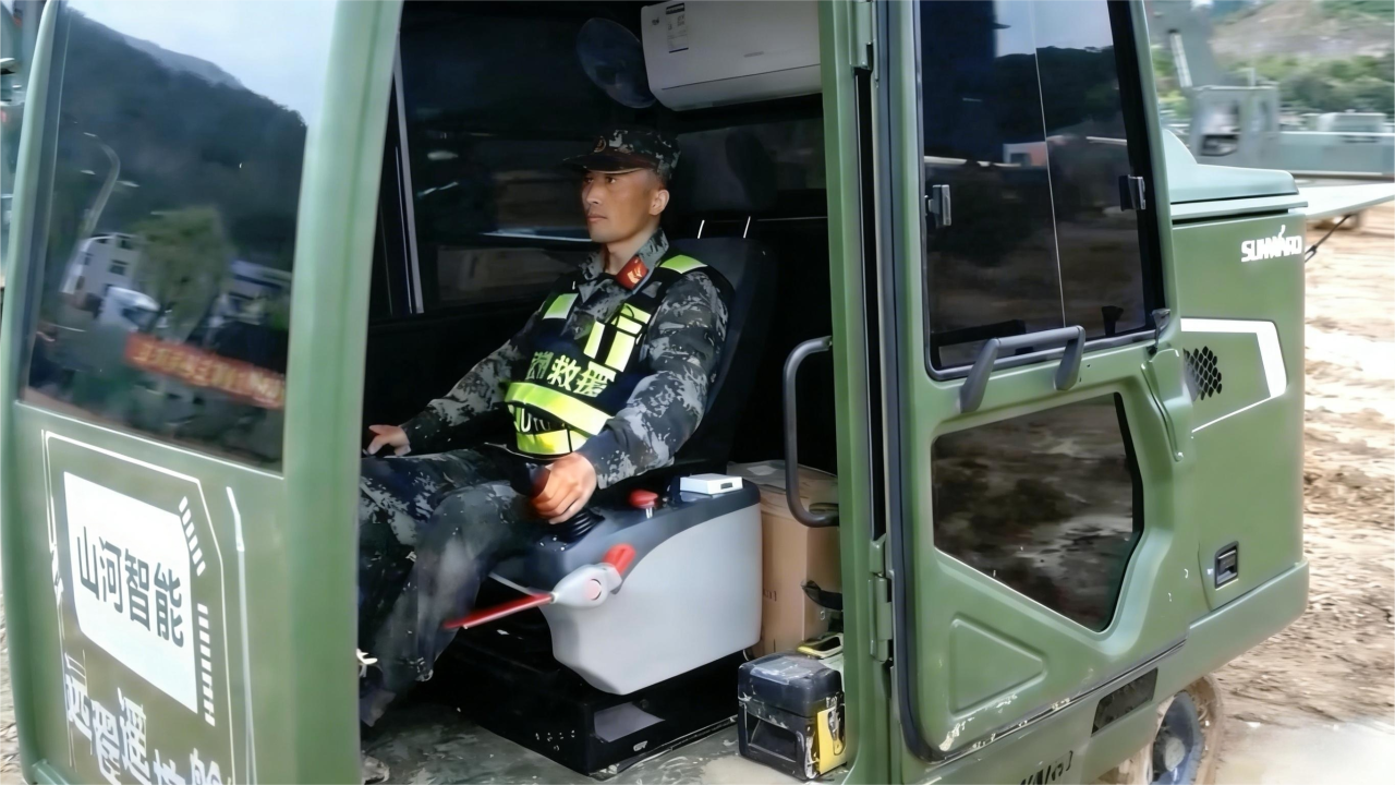 智能遙控挖掘機(jī)獲評(píng)湖南省制造業(yè)單項(xiàng)冠軍，彰顯山河智能創(chuàng)新實(shí)力