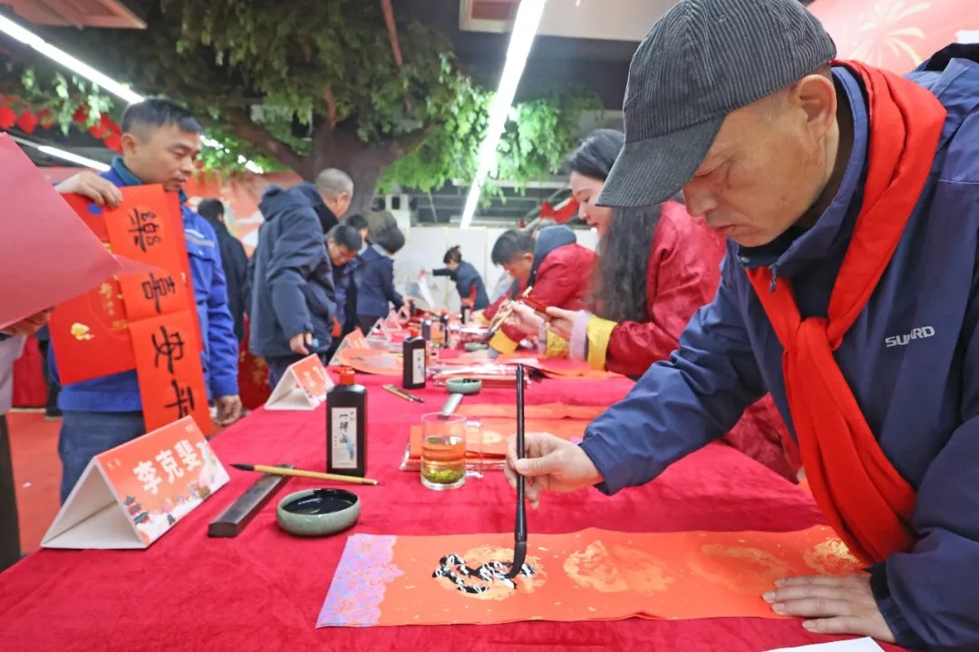 筆墨迎春，祝福暖心！在山河智能“囤”年味、送溫暖、迎新春